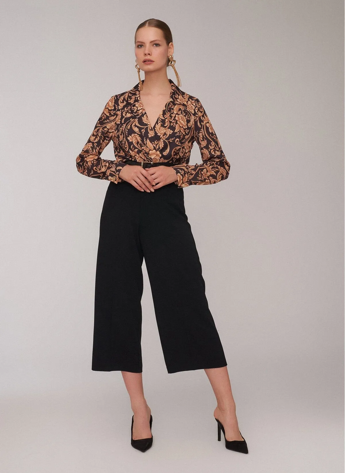 13750 Black Culottes Pants