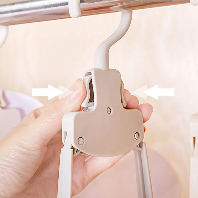 Collapsible coat hanger - practical and robust