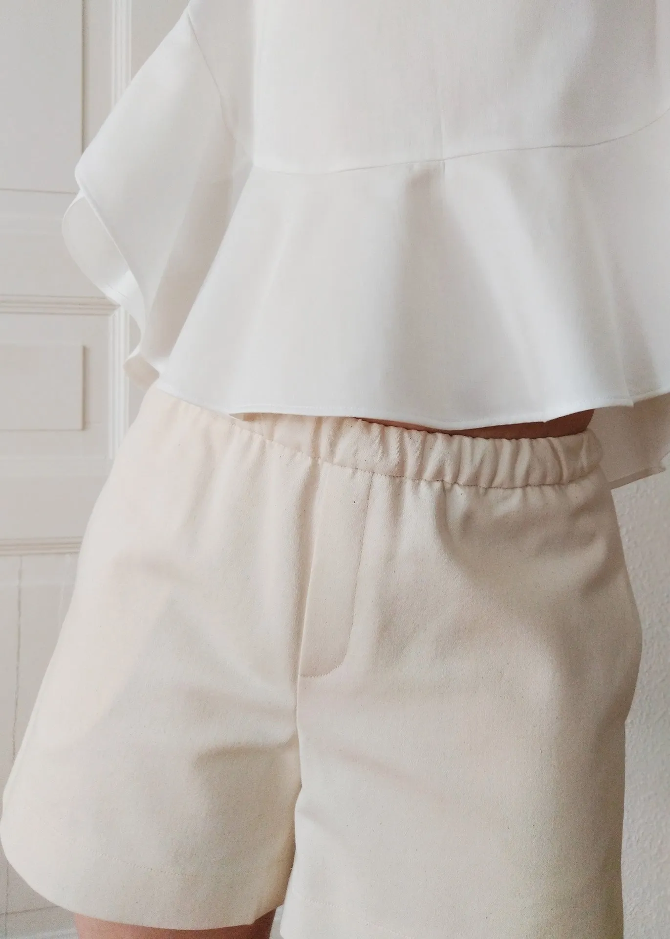 Eva - Shorts in Ecru - 100% Cotton (organic) / 100 % Baumwolle (Bio)